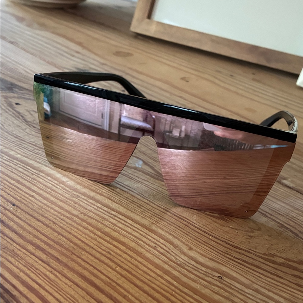 Stylish Reflective/Mirrored Oversized Sunglasses